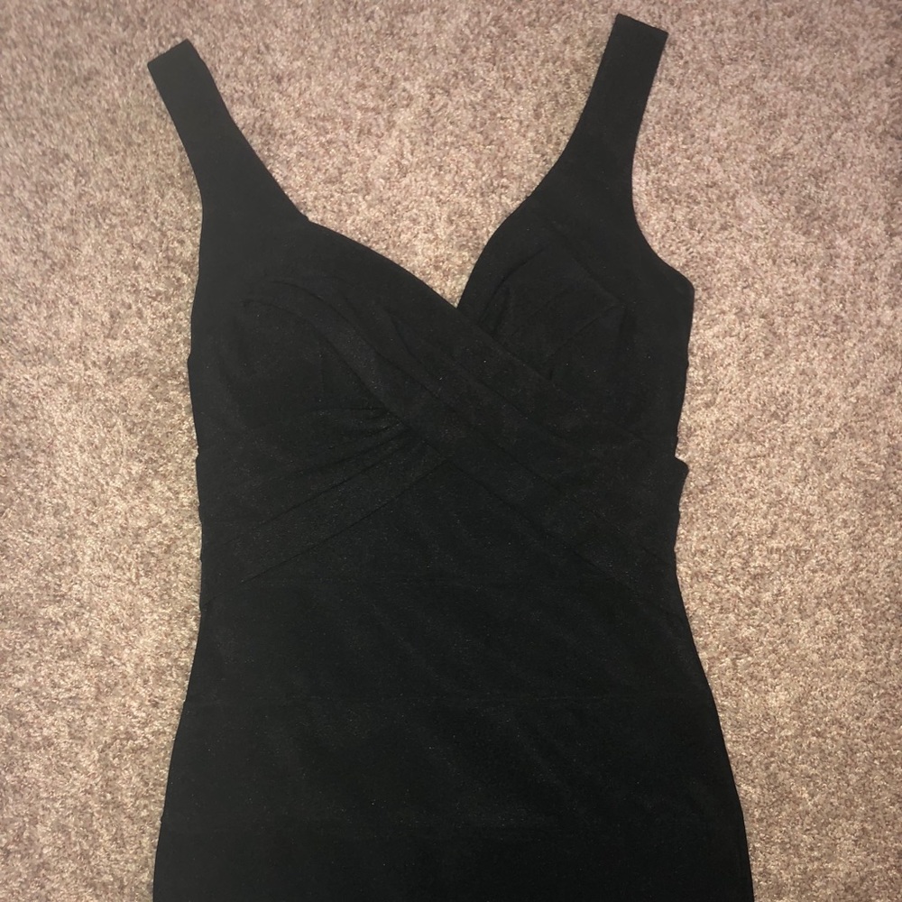 SUPER CUTE BODY CON DRESS, makes boobs look great